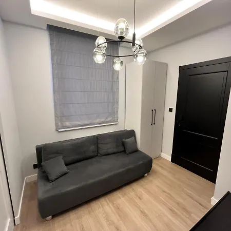 Rent Mariana Mokwy 20 ソポト